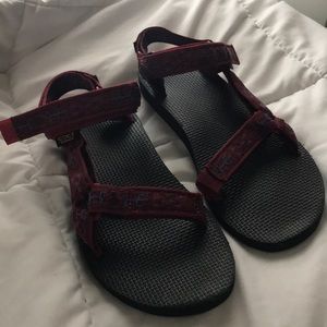 Teva Sandals 🌟
